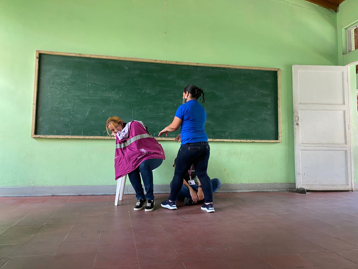 elisacarlaccini's tweet photo. En los #16dias las mujeres 🇨🇴 y 🇻🇪 del @ProyectoFlorec1 reconocen las violencias de género a través del teatro🎭 y comparten una olla comunitaria, con apoyo de @ACNURamericas+Colectiva Justicia Mujer+@AlcaldiadeMed

🧡 #Únete y pongamos fin a la violencia contra las mujeres ya! https://t.co/7aIXQeiRlU