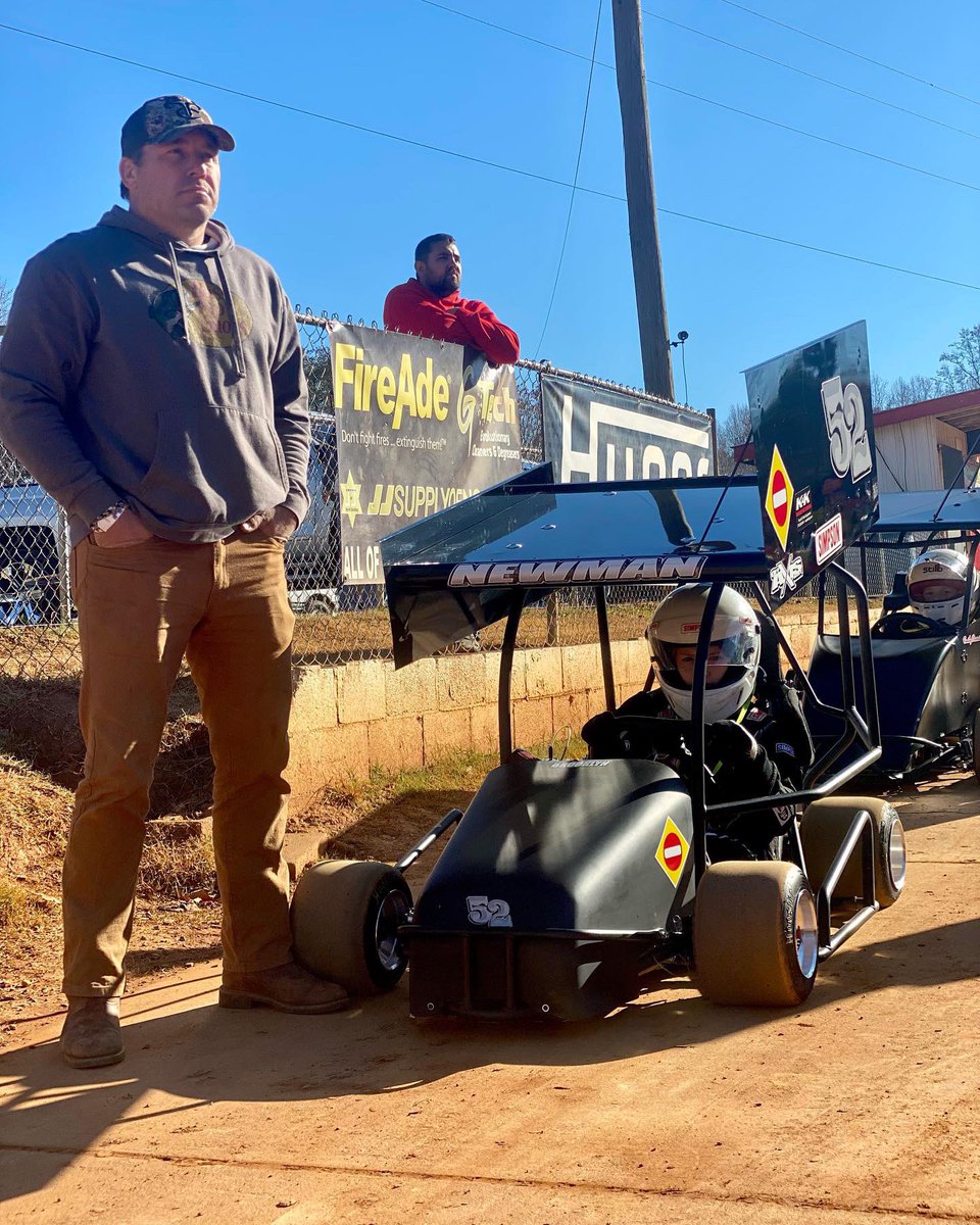 RyanJNewman's tweet photo. My oldest daughter Brooklyn had her first race @MillbridgeRacin . Proud father moment. She started 2nd and finished 5th, after winning her heat race. https://t.co/qEVzadFnKv