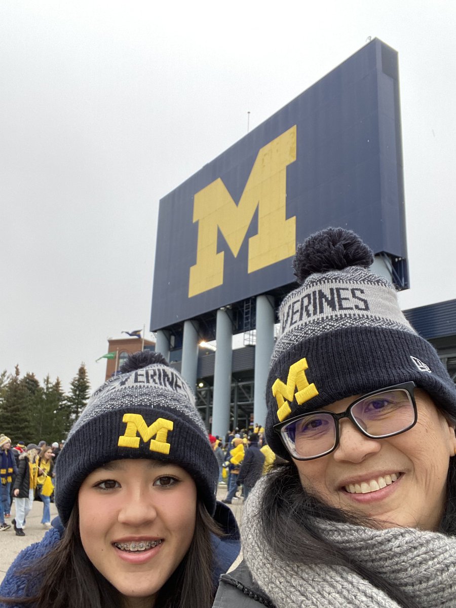 MicheleRossman's tweet photo. Let’s go blue💛💙
#bighouselive https://t.co/lqinZQ6h4E