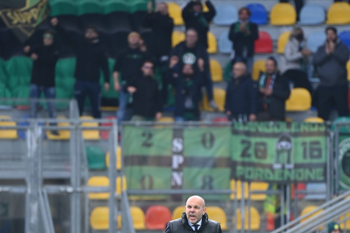 PordenoneCalcio's tweet photo. Neroverde su tela 🎨⚫️🟢

#ForzaRamarri
#ForzaPordenone https://t.co/gU0w7m93zL