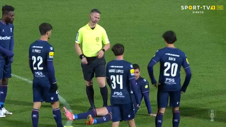 foet247europa's tweet photo. Belenenses have decided to forfeit the game after returning with 7 players and an injured player #LigaPortugalBwin #BFSSLB https://t.co/e6NrjWWoIr