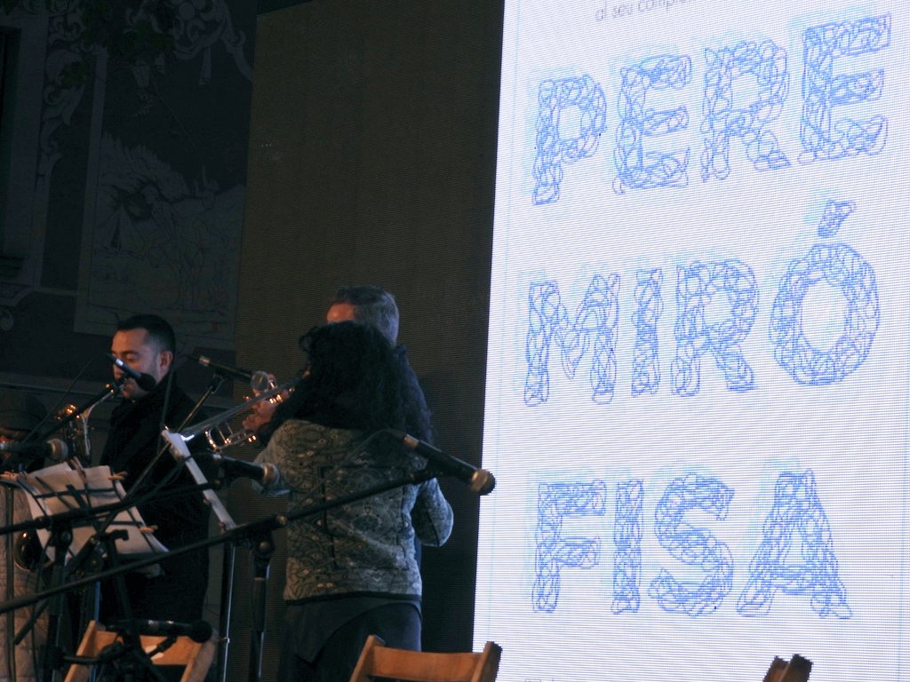 Hem assistit i format part de l'homenatge al nostre estimat Pere Miró i Fisa a #Martorell.
17 entitats s'han sumat a l'emotiu acte de reconeixement al seu compromís social i cultural.
Gràcies Pere!!
@laxarxamartore1