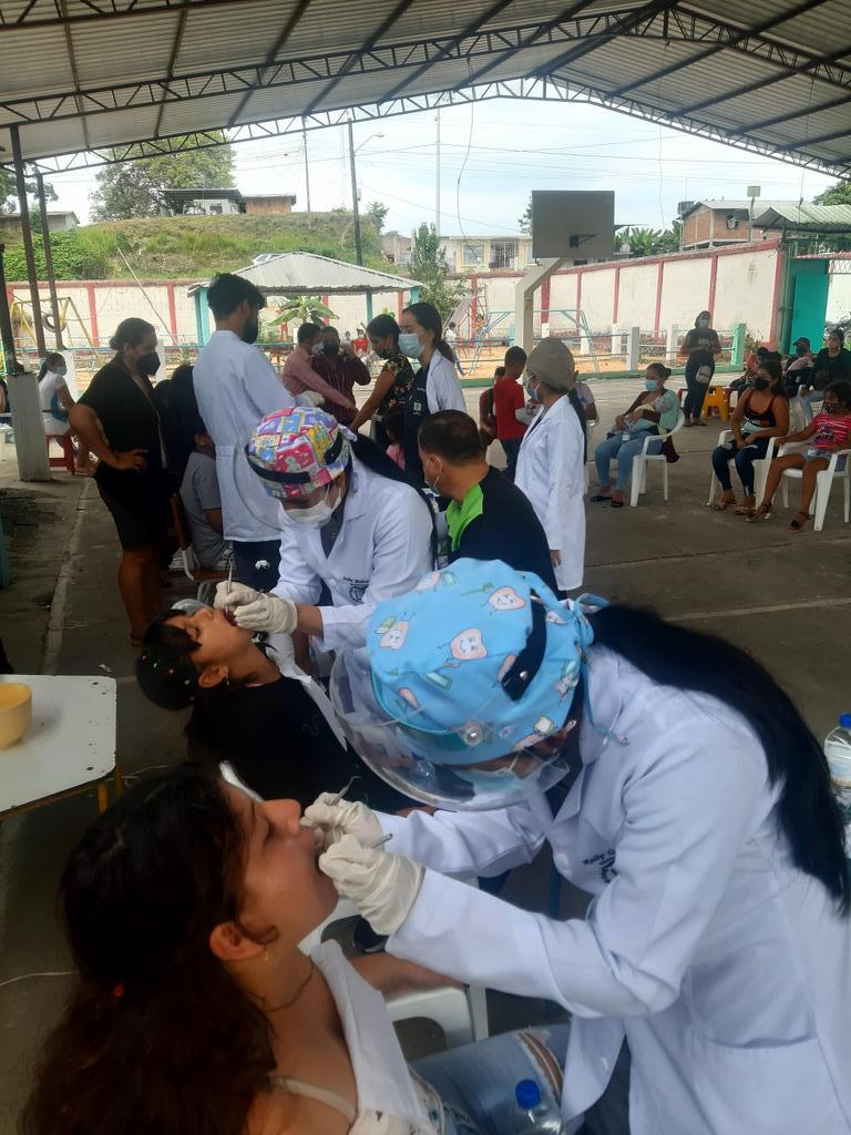 AnaConcomindaba's tweet photo. @lideresasdel continua su trabajo en territorio con sus #Lideresas sirviendo al Pueblo con Brigadas Odontológicas en beneficio de la Niñez Rural, hoy en Salamina-Balzar con atención a 150 niños. @ABorreroVega @XimenaGarzon11 @mariabrownp @GomezlRichard @Willy_pradom @EcuadorCut https://t.co/oevLPywyUi
