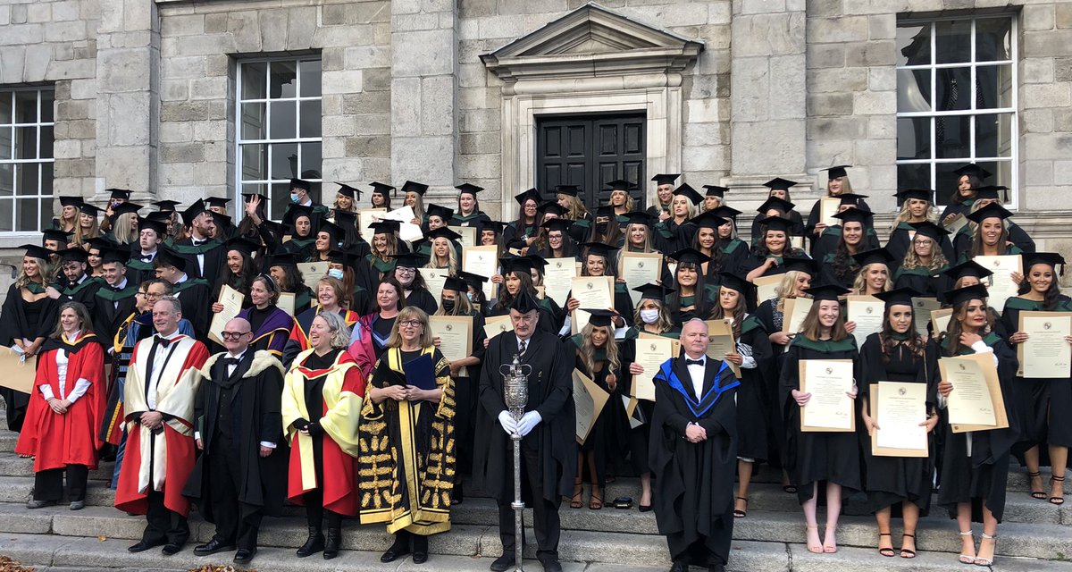 MIEEdStudies's tweet photo. Congratulations to the @MIEEdStudies class of 2021 🎓🎓🎓 We are very proud of our graduates 😊 #Bród #ThisIsEdStudies https://t.co/pVOXVVq3Z2