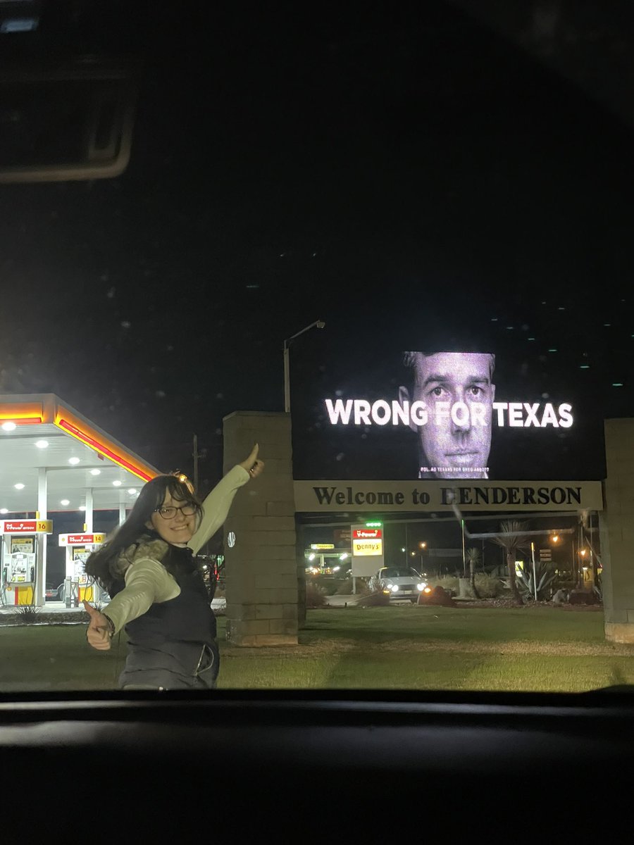 justjonotjoe's tweet photo. got my picture with beto finally! @BetoORourke #BetoForTexas #wrongfortexas https://t.co/TayIz1W7jb