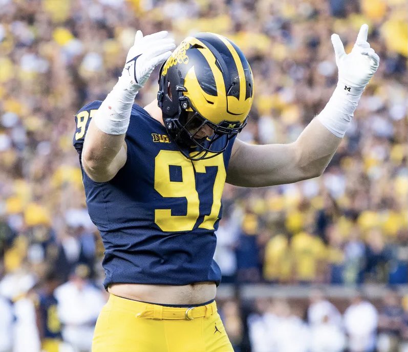 UPDATED Heisman odds <a href="/DKSportsbook/">draftkingssports</a> 

1. Bryce Young, Bama -160
2. CJ Stroud, OSU +180
3. Aidan Hutchinson, UM +1500 👀

@PFF_Bet