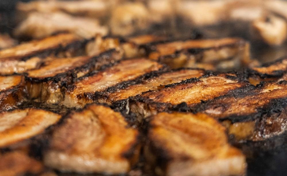 stayclassymeats's tweet photo. Braised Short Ribs - we love winter style cooking. Fats and marrow provide that comfort to get us through the cold winter days. These were prepared for the @themint400 (the iconic off road race in Las Vegas) Dinner of Champions. 

What is your favorite way to cook Short Ribs? https://t.co/PmrybWhwfy