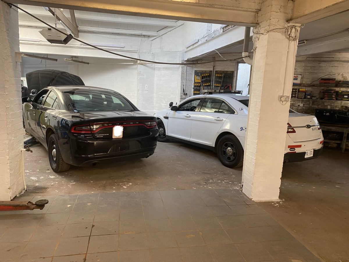 yetiayrshore's tweet photo. #copcarworkshop again today. New headlight a some other little issues on the Charger. Discovered that the Taurus was A3-5610 with @OC_Transpo Transit police in Ottawa. Kinda like the livery. https://t.co/OyylQsgpI3