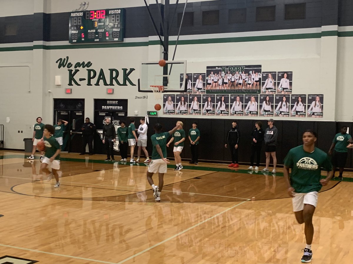 KParkBasketball's tweet photo. Nice day at the office with a program SWEEP vs Brazosport‼️

Freshman A: 40-39 (4-4)
JV: 72-50 (6-2)
Varsity: 78-42 (5-0)

Had a great crowd and several alumni came to support #Family 

Back at it Tuesday at South Houston #EarnedNeverGiven 🏀💪#CultureWins https://t.co/185Hsbsivr