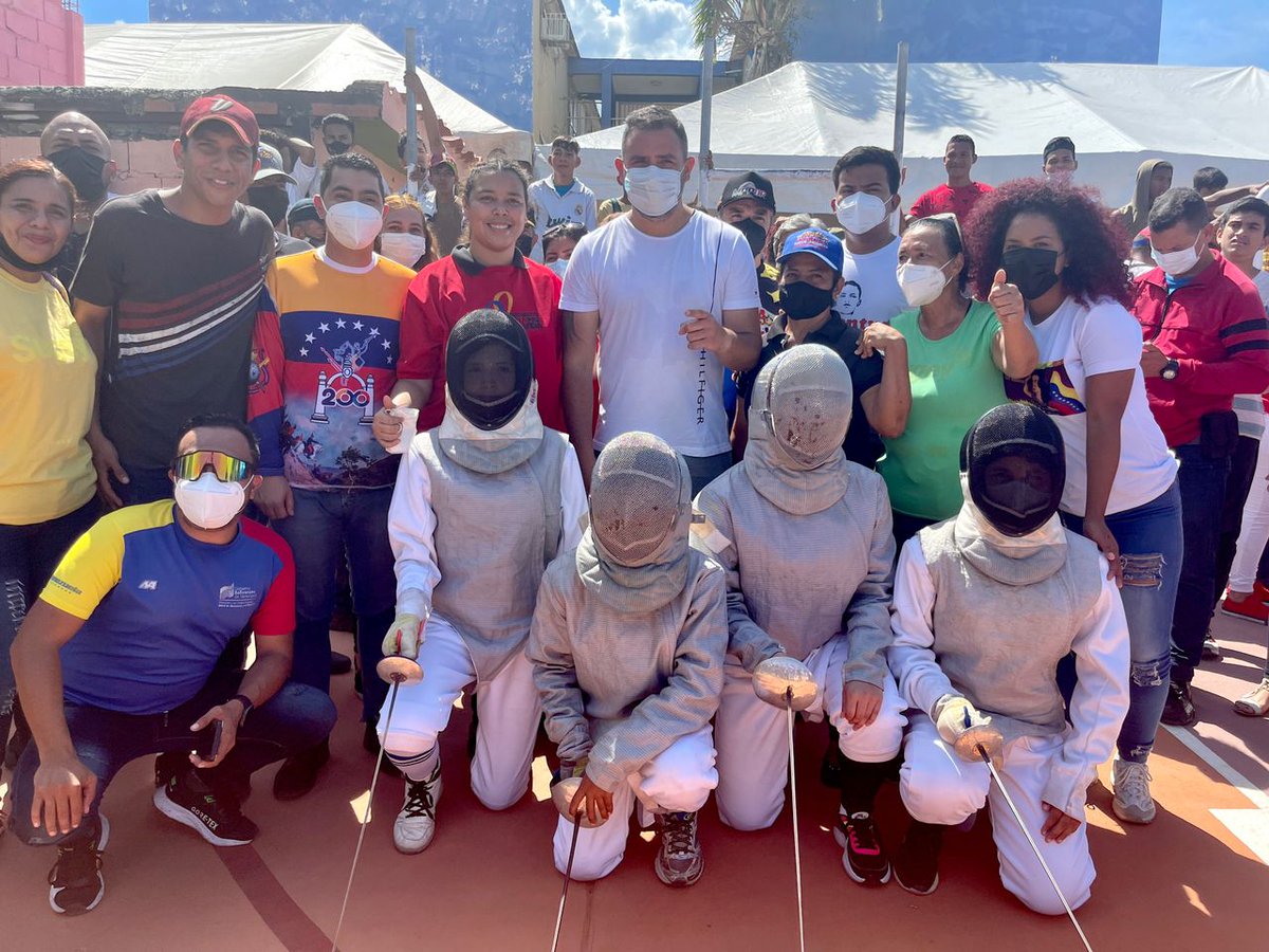 anzoateguigob's tweet photo. #LoDijo el gobernador @luismarcanos 
"A todos los deportistas y aficionados del deporte cuenten con la Gobernación del estado para reimpulsar esta área, revivir la alegría y momentos icónicos que nos caracterizan a nivel nacional" https://t.co/M9RiiB8YsB
