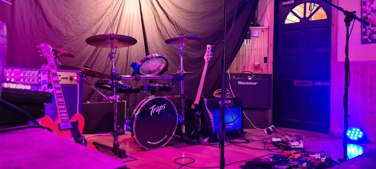 We are playing in The Stags Head in Dundalk tonight with SinnZFrei in 10 minutes

Yupppouraihh