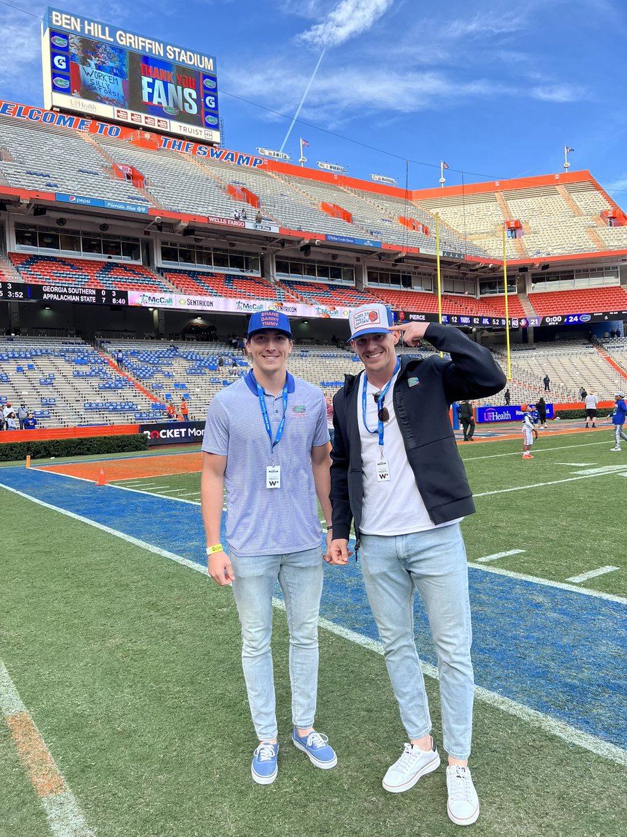 johnnytownsend1's tweet photo. Nothing like a Gator win in the swamp! A Dos of Victory. @dosequis #dosequispartner #getados https://t.co/N0l9oKynGu