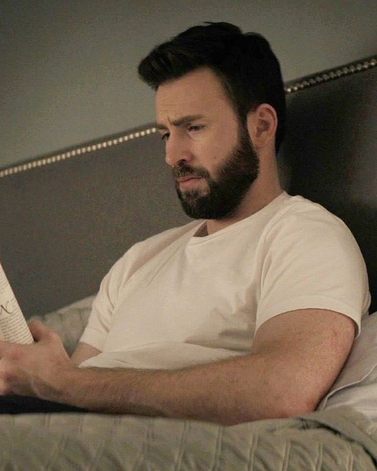 dailyandybarber's tweet photo. — andy reading :,) https://t.co/G2CeH3ISSb