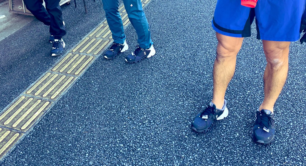 RunnerErikinha's tweet photo. 走って食べて、また走る🏃♀️湘南ひらつか界隈の和菓子屋を巡る"和菓子屋巡り10K"
"藤原さんかい?"って店主とのやりとりがまた楽しいです♪
さらにシューズはOncloudflyerをみんなで履いて、いつもと違う感触も楽しむ♪
FShokaiならでは和菓子屋巡り10K、次回は12/25開催!#fshokai #Oncloudflyer https://t.co/jYbwhgLyIw