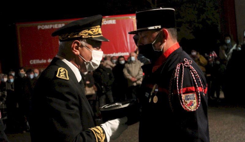 FredericPignaud's tweet photo. Hier soir, passation de commandement au CI Blanzy entre le ltn @AdanAdrien et le ltn Philippe SEURRE en présence de @Prefet71 @AccaryAndre @Gauvain_Raphael @UDSP71. Dénomination du CI « André Quincy » en présence de sa veuve et de sa famille. #mémoire #tradition https://t.co/Fvl0eoyBdE