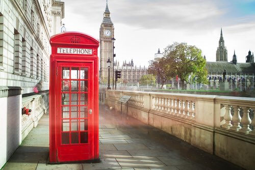 Clxssicaf's tweet photo. Los cuadros que tenemos en colombia/los cuadros que tienen la gente en Inglaterra. https://t.co/AptQ2qDulU