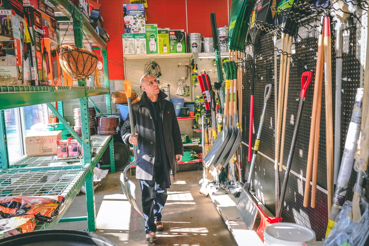 Jorge_Elorza's tweet photo. Celebrating #SmallBusinessSaturday by shopping at a few local businesses throughout @CityofProv today.
Started the day at @WECoffeeCoop to pick up some coffee & then Mt. Pleasant Hardware to buy a new shovel. #ThinkPVD this holiday season & support your favorite local business! https://t.co/qxtUBye7f9