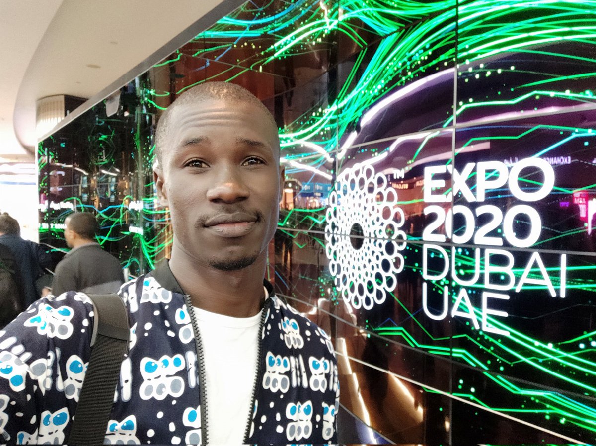 SuperPolus's tweet photo. 24 Milliards de #selfie ont été mis en ligne en 2015.

#Internet #Expo2020 #Expo2020Dubai #CIV225 https://t.co/7W5M0jwSPO