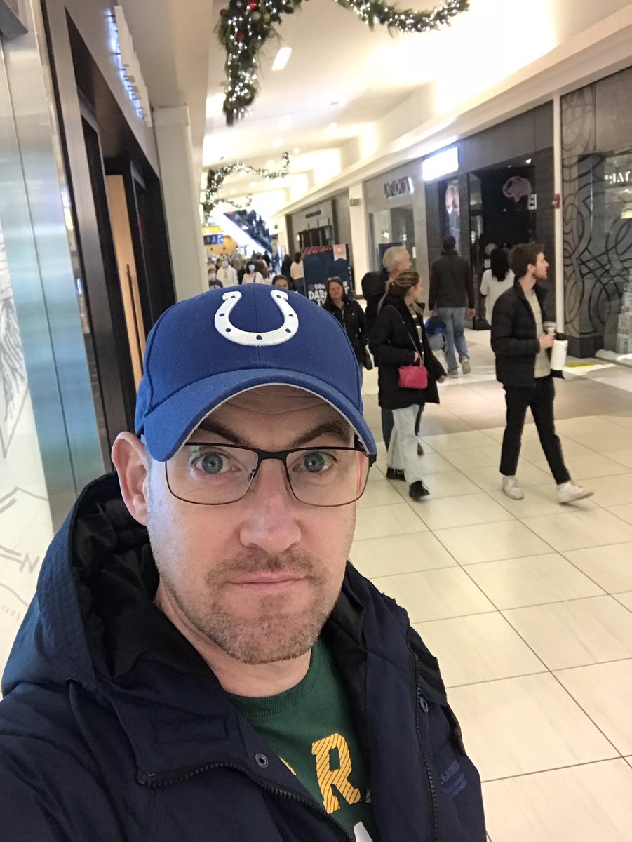 waughwaugh78's tweet photo. Keystone Mall is killing me, especially with little or no sports stores to mingle in. Heading downtown to Circle Mall next where the @Colts store is. #ColtsNation #24hrsToGo https://t.co/g8St2MqbKx