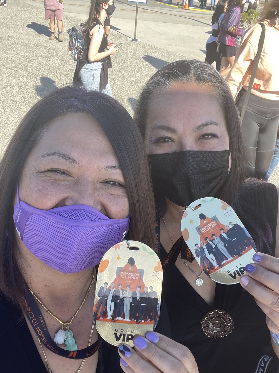 IneedyouSea's tweet photo. Yay, we got them .. over the moon! Euphoria!!! #soundcheckatBTS #BTSARMY #BTSSoFiStadium #BTSCONCERT @BTS_twt https://t.co/LNnPmSRfWy