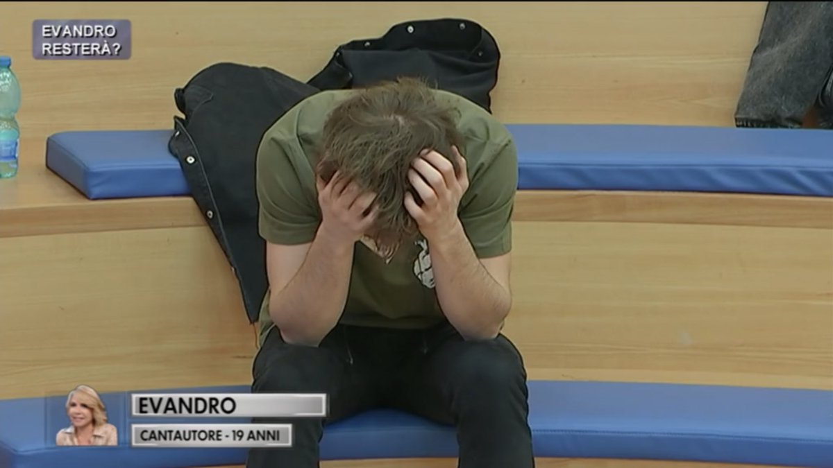tuttimanifesti's tweet photo. se fossi stata romana per vari fattori la mia vita sarebbe stata meglio, tipo potrei andare al primo live di evandro
#evandrolive https://t.co/21blBOgjI7