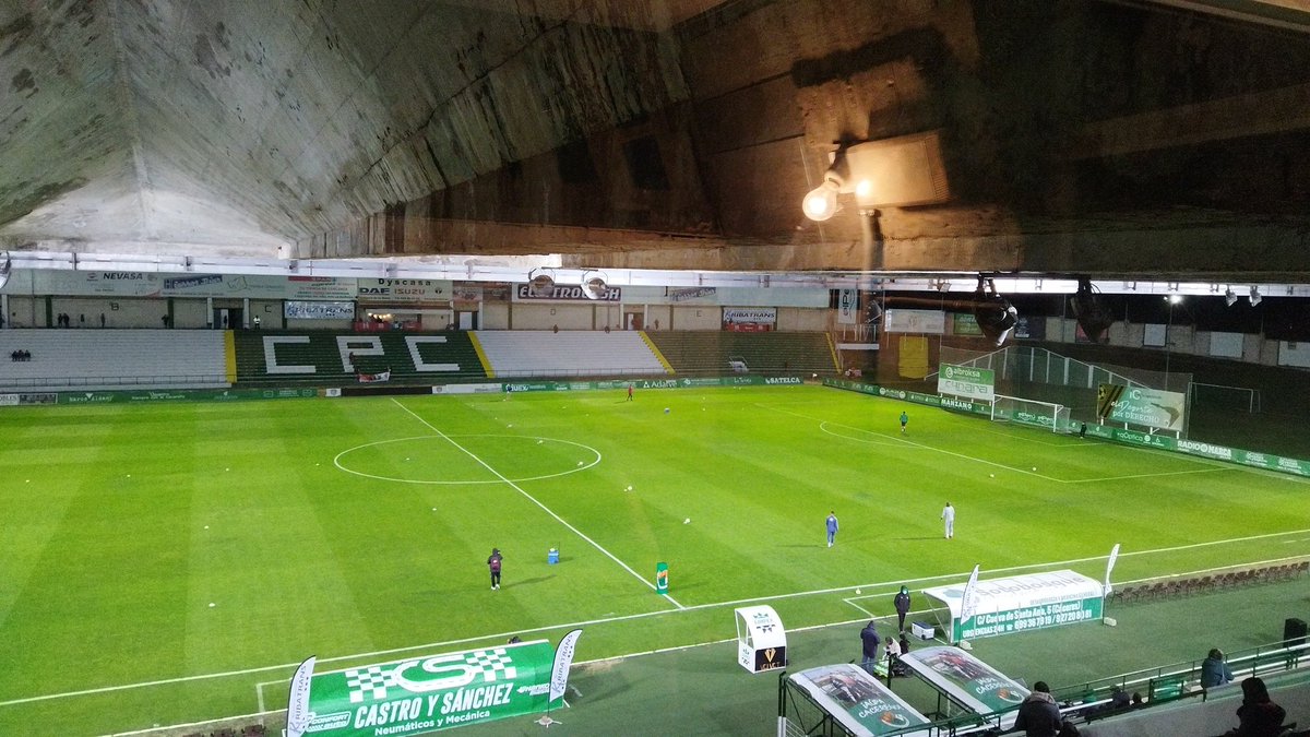 alexmostazo92's tweet photo. En menos de una hora empieza el @CPCacerenoSAD - @cfvillanovense 
Te lo cuento junto a @rolinhocpc en directo en @MarcaCaceres 
Síguelo desde la 90.4 FM y desde https://t.co/raxTk4bQ2V
#Laradiodeldeportecacereño https://t.co/dh5CwwNwzv