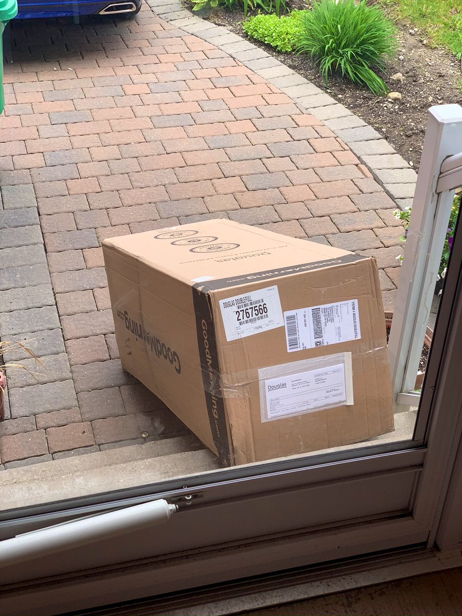 iheartTELLY's tweet photo. @WhatAPriss This is how they left my stuff..OUTSIDE my screened porch both times when the door was open and the instructions stated to put it inside. https://t.co/5N4SIW9Ta9