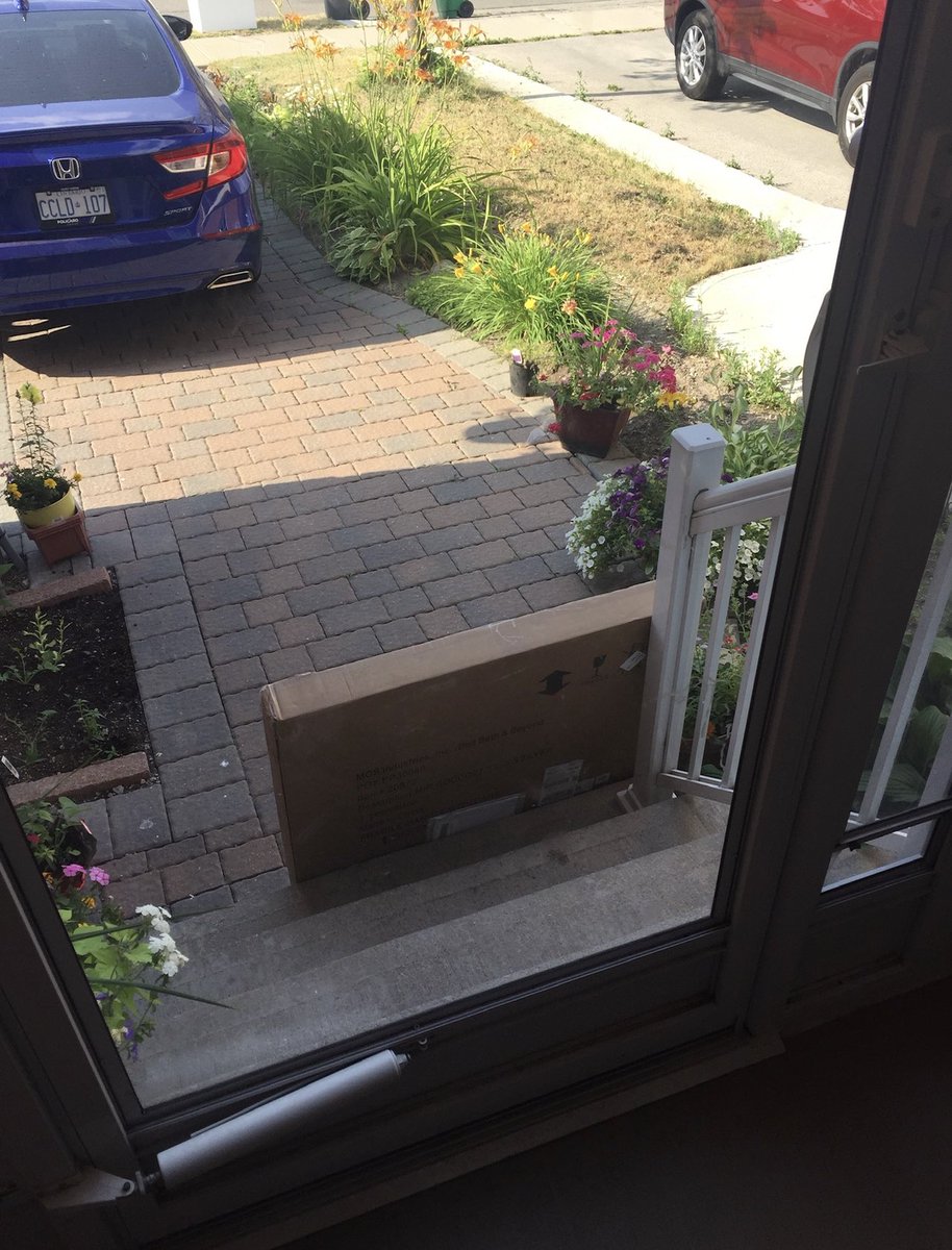 iheartTELLY's tweet photo. @WhatAPriss This is how they left my stuff..OUTSIDE my screened porch both times when the door was open and the instructions stated to put it inside. https://t.co/5N4SIW9Ta9