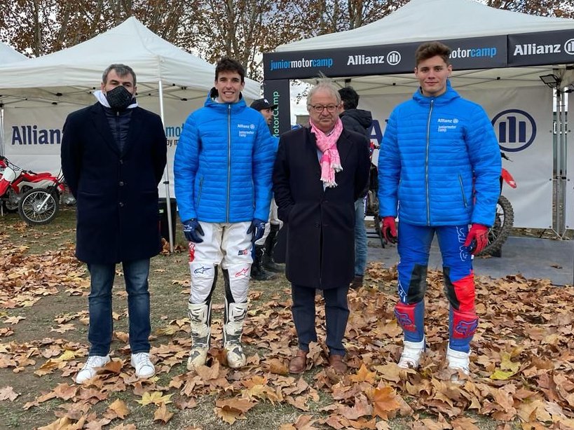 El tinent d’alcalde Paco Cerdà i el regidor <a href="/DavidMeleGarces/">David Melé</a> visiten el campus de Rufea de motociclisme dels germans Márquez, que es va inaugurar el dijous, i saluden l’<a href="/alexmarquez73/">Alex Márquez</a>, ja que <a href="/marcmarquez93/">Marc Márquez</a> està convalescent a causa de la diplopia