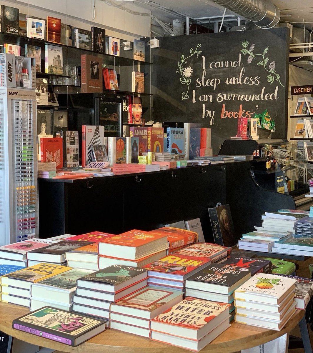 BooksandBooks's tweet photo. This is what it looks like to #ShopSmall. There’s still time to support your local indie bookstore today for #SmallBusinessSaturday! 💙 https://t.co/VcIcnmIaar