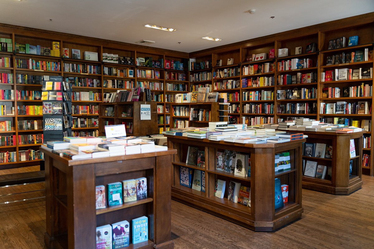 BooksandBooks's tweet photo. This is what it looks like to #ShopSmall. There’s still time to support your local indie bookstore today for #SmallBusinessSaturday! 💙 https://t.co/VcIcnmIaar