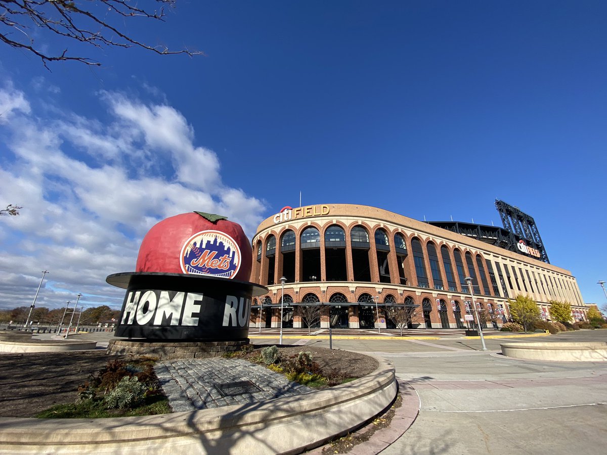 BrianBohl's tweet photo. Thanks for the Christmas well wishes @MrMet and @Mets - Citi Field looks nice any time of the year #LGM https://t.co/yMqQSlXRk7