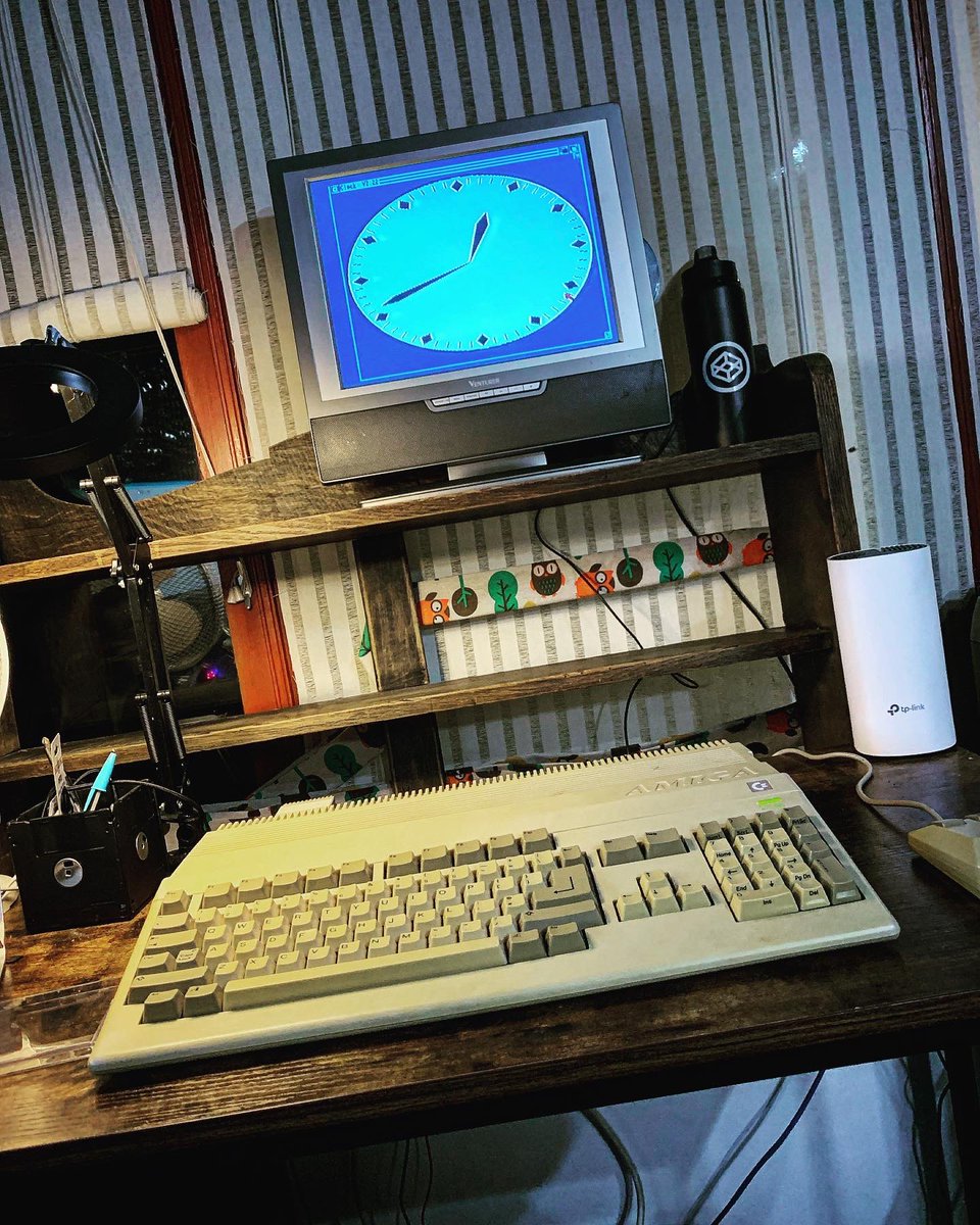YorkshireTechy's tweet photo. So here's my newest #classiccomputer the #commodoreamiga and it makes a fantastic office clock! I had one of these beauties in my teens so couldn't wait to get my hands on it :) Got a disc bundle coming next week so I'll post new updates soon :) 

#16bit #retrocomputer #amiga500 https://t.co/2AeEiKKPmK