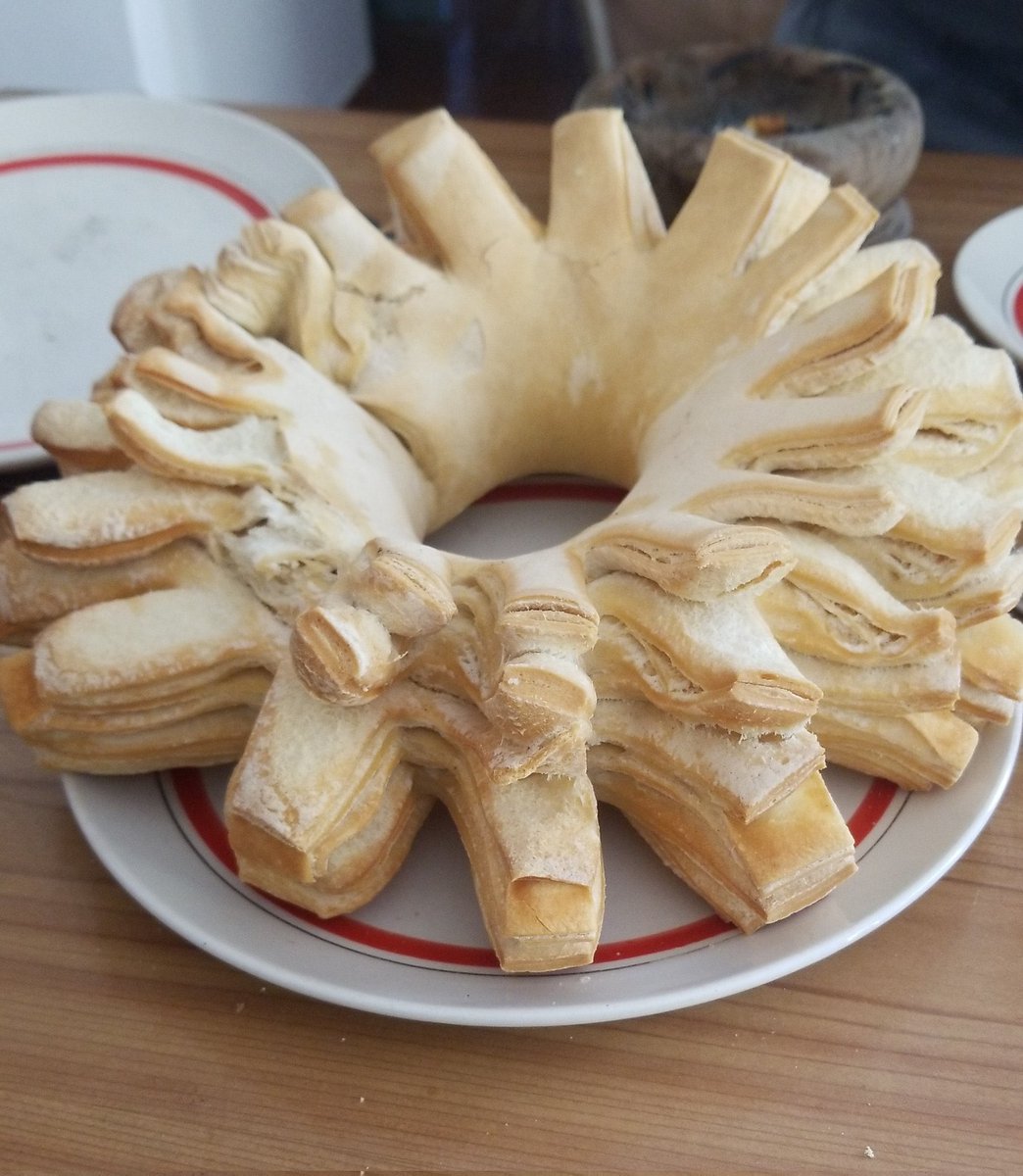 Me da curiosidad saber el nombre de esto.
En mi barrio le dicen CORDERITO O ROSQUITA