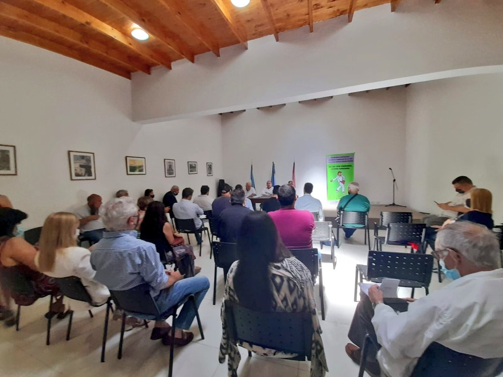 Una gran noticia para la biblio: Desde hoy somos parte de la Comisión Directiva de <a href="/FeCulDep/">Federación de Instituciones Culturales y Deportiva</a> de #LaPlata
Llegan nuevos desafíos y mucho trabajo por delante 🙌🏻 😊
#Somosinquietos