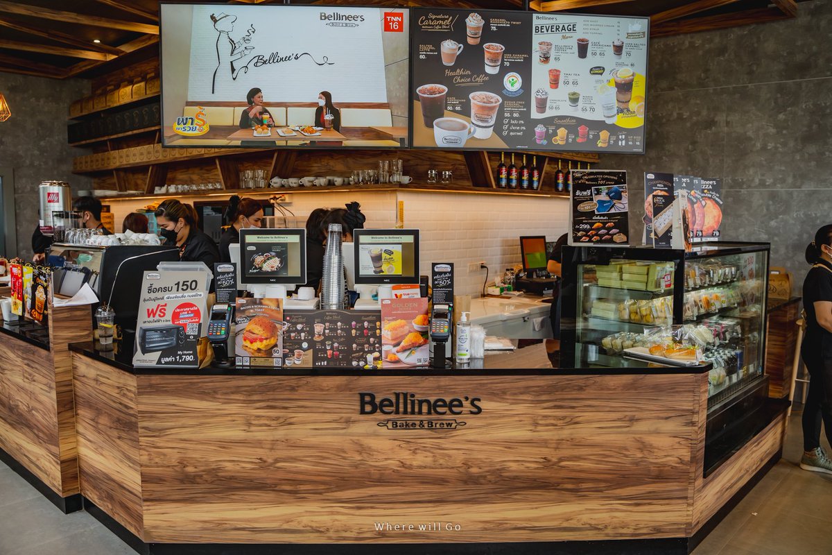 wherewillgo's tweet photo. Bellinee’s สาขาสกลนคร ถือเป็นจุดเช็คอินแห่งใหม่ของชาวสกล บอกเลยว่าร้านสวยสุดปัง ไม่เหมือนสาขาอื่นๆ เพราะร้านมี 2 ชั้น ตกแต่งเป็นสไตล์โมเดิร์นลอฟท์ ที่ผสมเอา “ผ้าคราม” ของขึ้นชื่อของชาว มาตกแต่งร้านด้วย บรรยากาศร้านโล่ง โปร่งสบาย มีหลากหลายโซนให้นั่ง ด้านนอกมีสวนน้ำตกสไตล์ยุโรป… https://t.co/33MeU66nWT