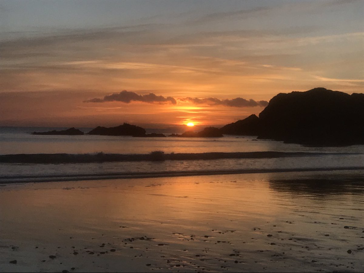 leevalleywalks's tweet photo. What a day from sunrise to sunset #Coppercoast #Waterford #hikingbreak #walkingroup #sea #coast #scenery #weekend https://t.co/AGL5OWnBMq