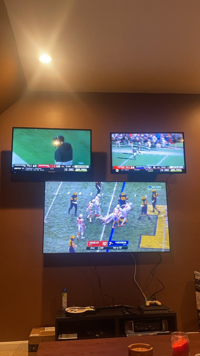 BengalsEvan's tweet photo. Perfect Saturday #NeedsToChill https://t.co/0xdrq8zO2e