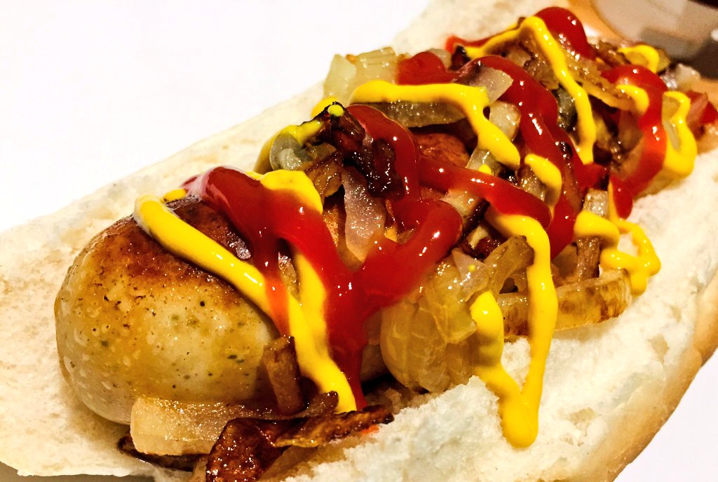 catadytilea's tweet photo. Bratwurst with caramelized onions and lots of English mustard and ketchup anyone? https://t.co/uiqS65yN7d