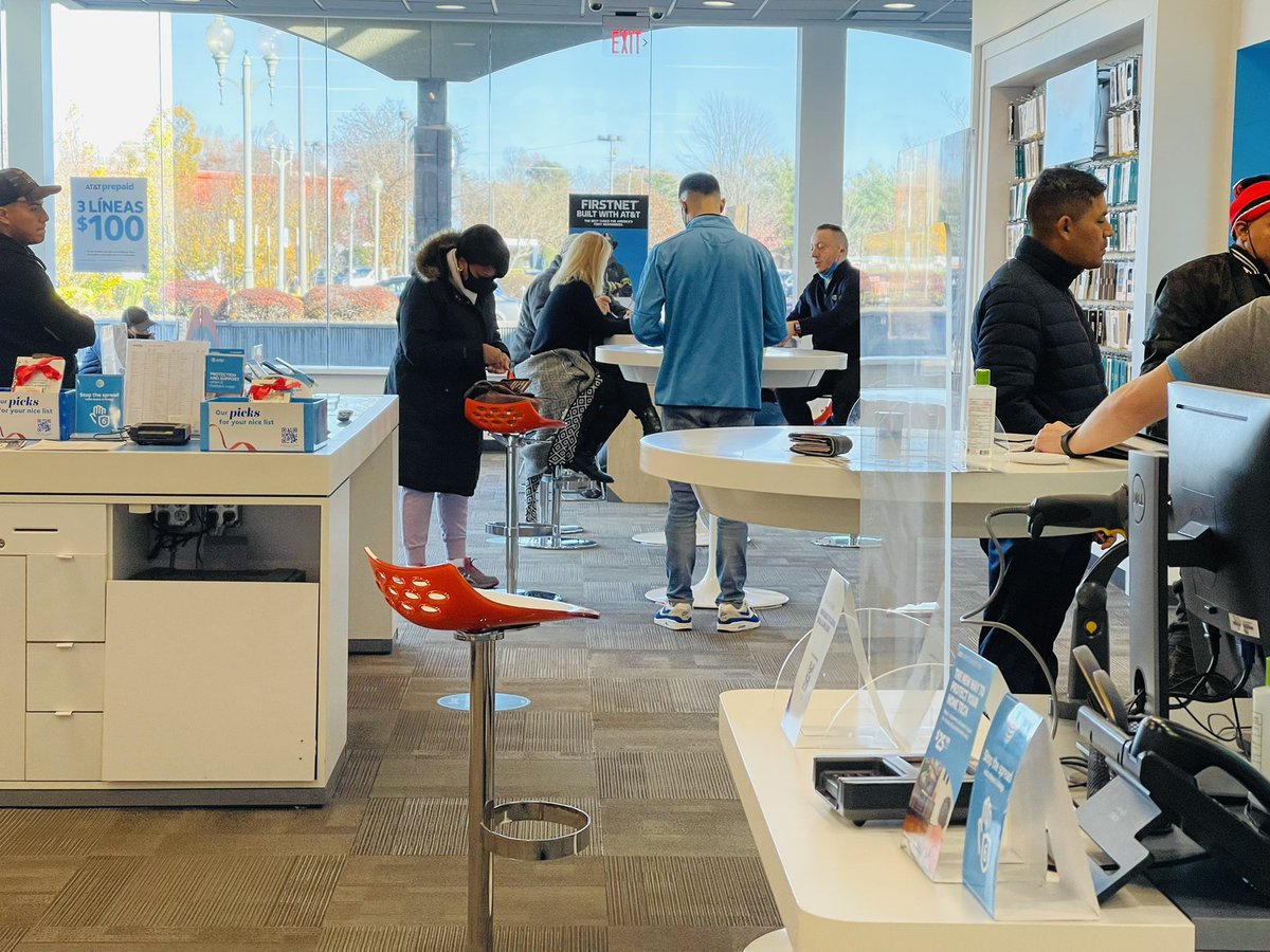 Team Islandia is ready for a huge #blackfridayweekend and the holidays!! #LongIslandLegends #NYNJStateofMind #OneNYNJ