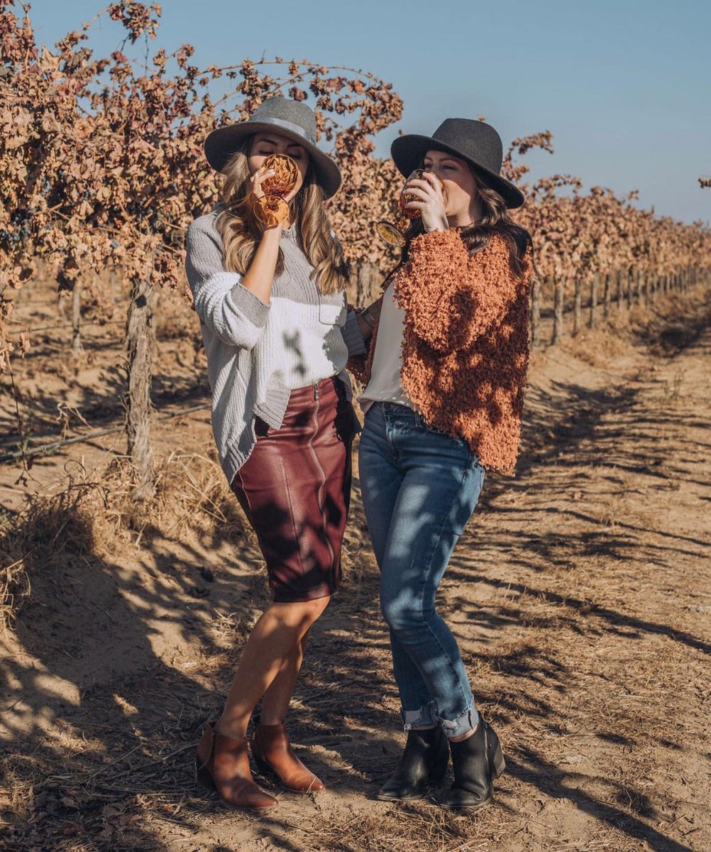 FCwine's tweet photo. Have family visiting? Show them the local gems! Our Fresno County Wineries are open for wine tasting this Saturday and Sunday. Check your favorite wineries social media accounts for their hours of operation. https://t.co/cwu5KaujYJ
