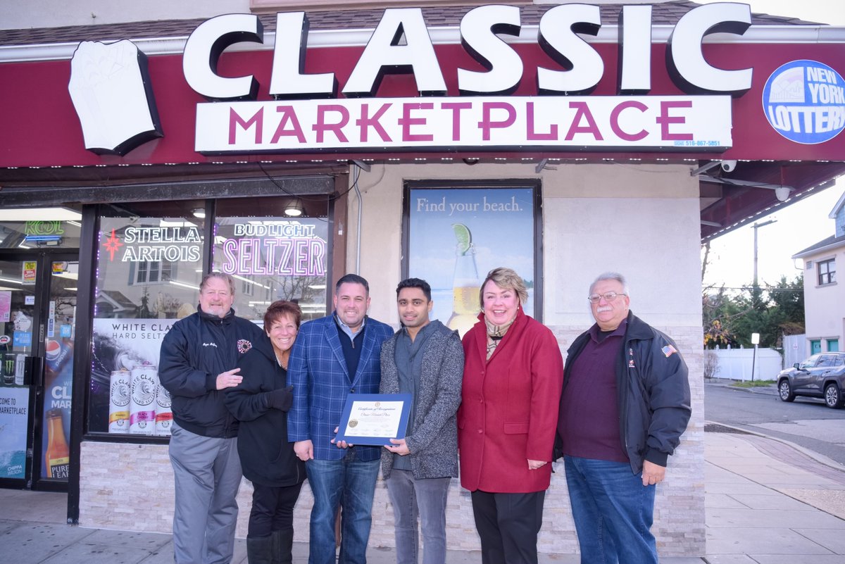 #SmallBusinessSaturday, @shopsmall @HempsteadTown. Regardless of biz, support brick & mortar that make our communities what they are! Started day w/Clerk Murray, Mayor McGinty & Bd @IslandParkNY at #ClassicGrocery where the Shah family has been a part of 11558 for decades.