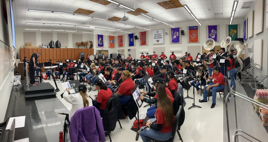 UIWBands's tweet photo. For today’s game against SFA, we are honored to be joined by Marching Cardinal Alumni from as far back as 2014. Thank you for service and continued support to our mission. #GoCards #CardinalsForever 

@uiwcardinals @UIWAlumni https://t.co/oBW2GapClR