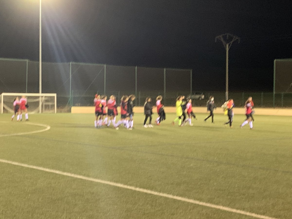 JorgeGCriado1's tweet photo. A pesar del frío, espectacular @cdsalamancaff. 0-4 en casa de los primeros. Actitud, concentración, intensidad. EQUIPO.
Enhorabuena chicas!!!!!
#Campeonas #LasChicasalPoder #FutbolFemenino https://t.co/gCmjQS4r45