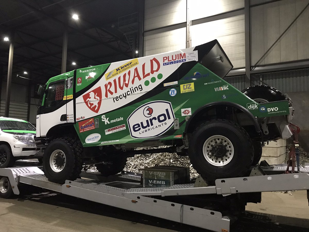 JarnoEgberts's tweet photo. Morgen de laatste dingen en dan vertrekken we naar Marseille voor inscheping #riwalddakarteam #eurol #nijhofwassink #jabe #dakar2022 #SaudiArabian #mkr #autohaarhuis #riwaldalmelo https://t.co/sE00DaDm5L