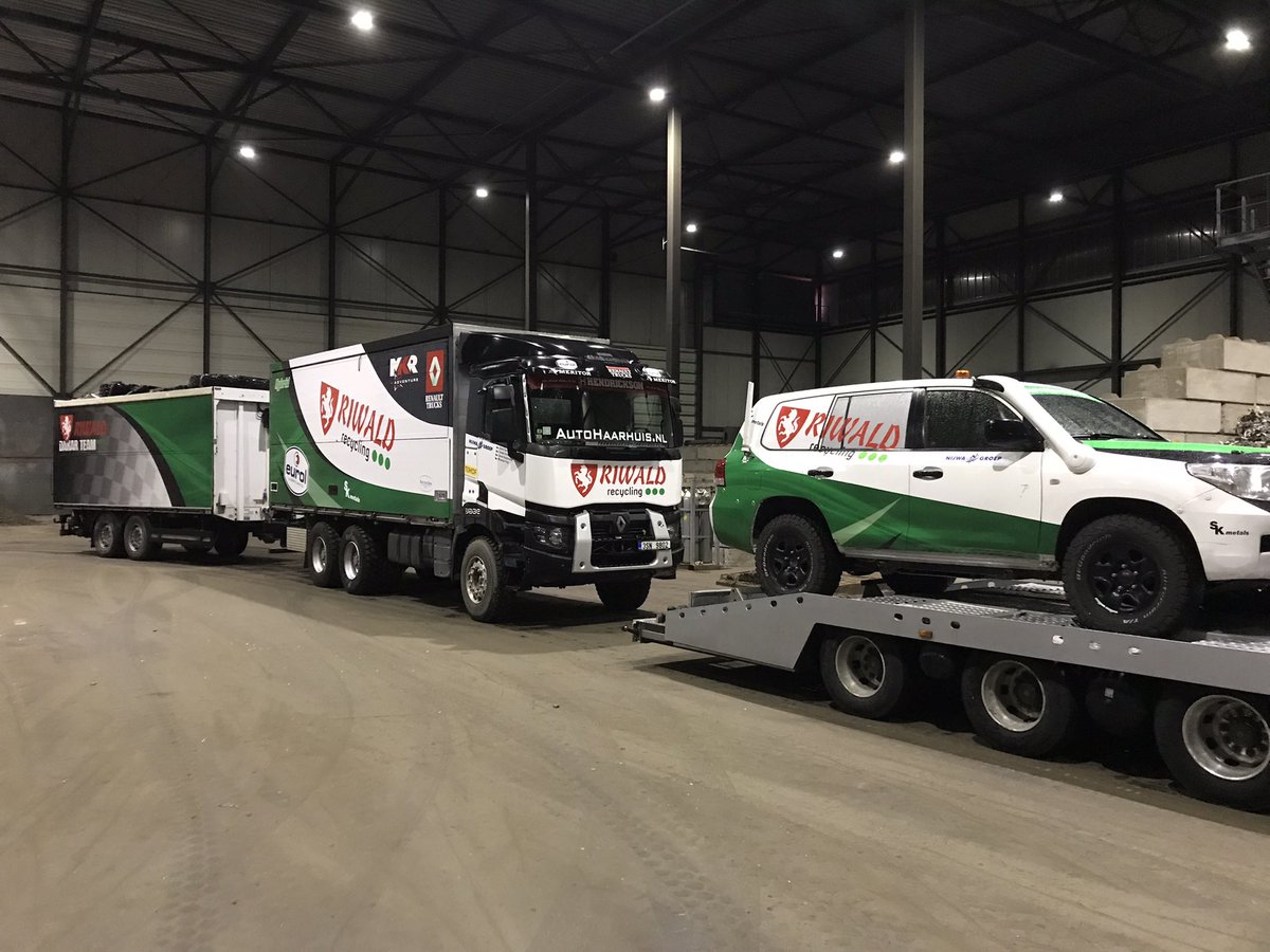 JarnoEgberts's tweet photo. Morgen de laatste dingen en dan vertrekken we naar Marseille voor inscheping #riwalddakarteam #eurol #nijhofwassink #jabe #dakar2022 #SaudiArabian #mkr #autohaarhuis #riwaldalmelo https://t.co/sE00DaDm5L