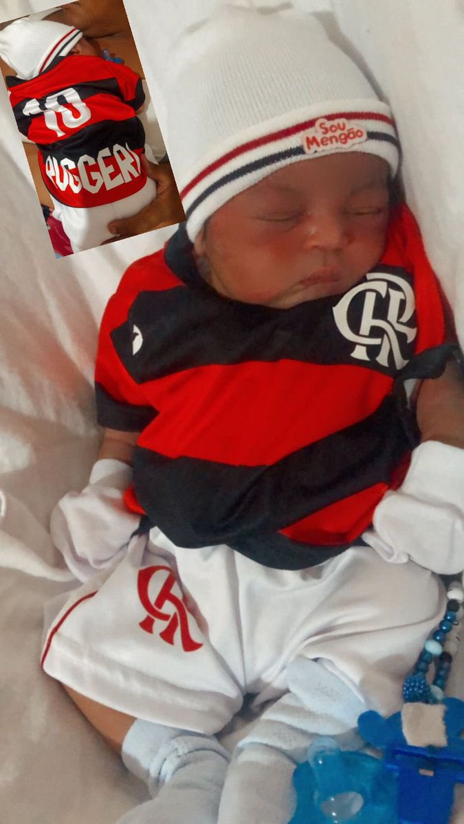 Voando_22's tweet photo. Hj ele tá na torcida junto com papai, daqui a pouco ele tá atuando no melhor do Brasil... Meu futuro jogador ⚽❤️ https://t.co/NC0fKTGZtL