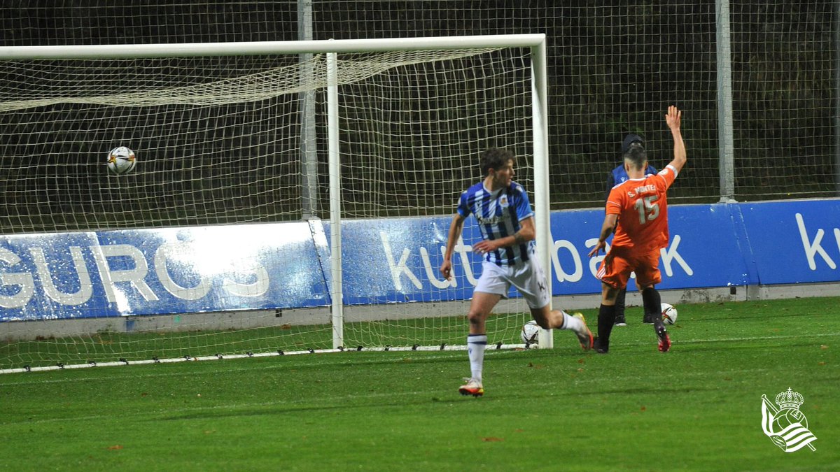 📸 44’ | 1-0 | Así ha sido la celebración del primer gol de la Real C. 💙💙

🎥🔴 𝗗𝗜𝗥𝗘𝗖𝗧𝗢 

#Zubieta | #AurreraReala

youtu.be/2OVydk-mJEQ