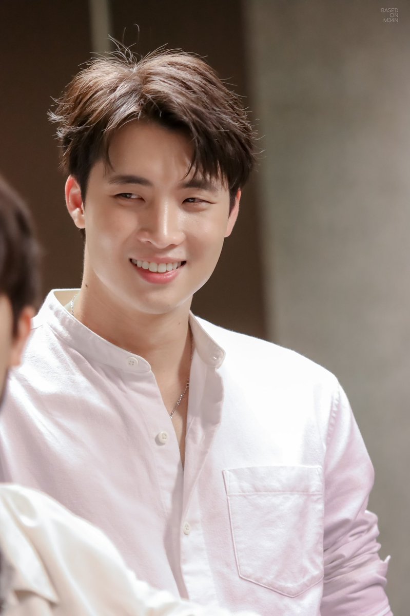 basedonm34n's tweet photo. เหนื่อยมาทั้งวัน พักผ่อนนะๆ วันนี้เก่งมั้ก 💙 

#MeanPhiravich @m34nismind 
#YMExTheYearbook https://t.co/B2KSLgOoU7