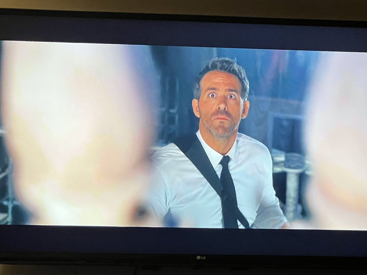 Who knew <a href="/VancityReynolds/">Ryan Reynolds</a> was faster and fitter than <a href="/TheRock/">Dwayne Johnson</a> 🤯 #RedNotice  some action in the first few minutes